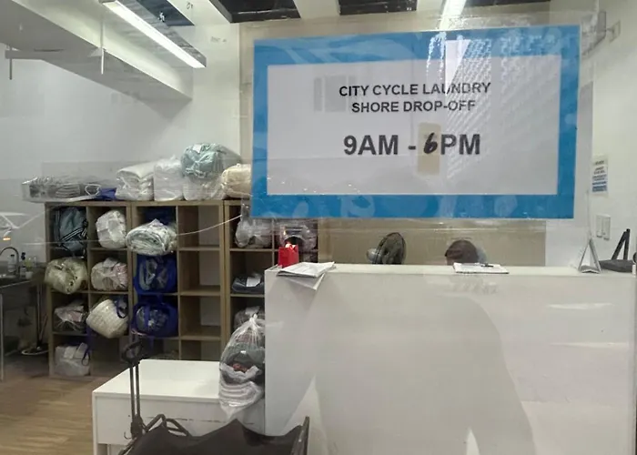 Hostal Mall Of Sharing Located In Shore Residences *